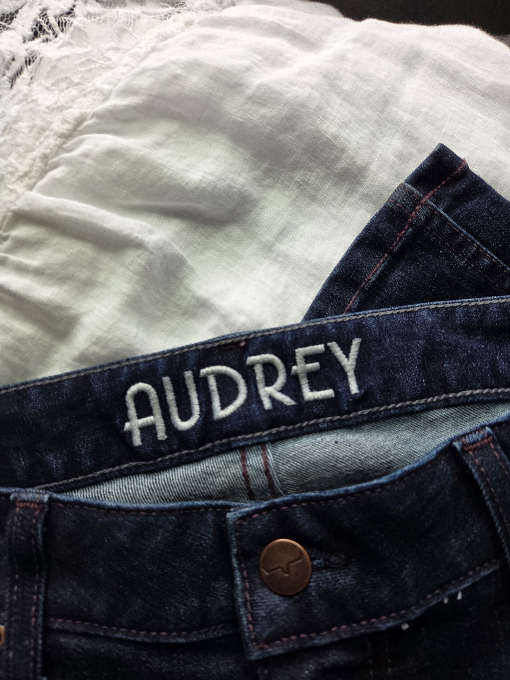 Kimes Ranch Audrey Dark Wash Low Rise Bootcut Jeans, Size 6/34 - Picture 6 of 7